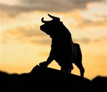 Một CTCK dự báo VN-Index sẽ tăng vượt đỉnh cũ vào năm sau, kịch bản tích cực có thể lên 2.188 điểm