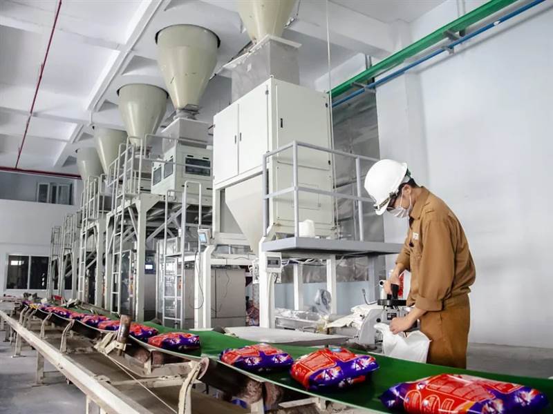 DGC: Không chỉ DGC, 2 cổ phiếu ‘nhà’ Hóa chất Đức Giang khác cũng giảm sâu