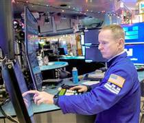 Tín hiệu từ vũ trụ: Dow Jones thủng mốc 48.000 điểm !