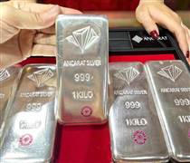 Giá bạc thế giới lần đầu tiên vượt mốc 66 USD/ounce trong khi giá vàng tăng nhẹ