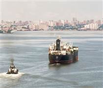 Ông Trump ra lệnh "phong tỏa" các tàu chở dầu bị trừng phạt khi ra vào Venezuela