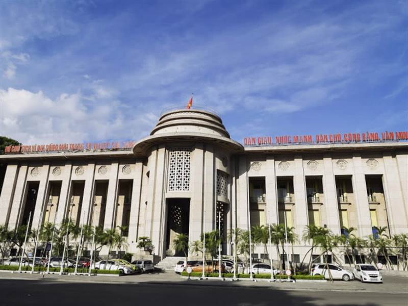 Lãi suất liên ngân hàng tiếp tục giảm, kênh cho vay OMO của NHNN bị 'ế', tỷ giá USD tự do mất mốc 27.000 đồng