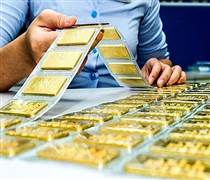 Vàng tiếp tục phá đỉnh, chuyên gia khuyên: ‘Chốt lời’