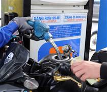 Giá xăng tiếp tục giảm xuống dưới 19.000 đồng/lít