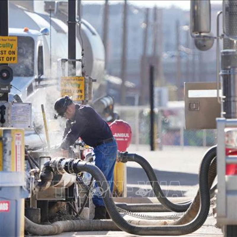 Thị trường dầu năm 2026 dự kiến sẽ dư cung sau khi giảm mạnh nhất kể từ năm 2020