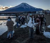 Buồn của Nhật Bản: Nguy cơ mất vị thế nền kinh tế lớn thứ 4 thế giới vào tay 1 quốc gia tỷ dân, chật vật giải hàng loạt bài toán hóc búa