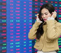 Mười cổ phiếu giảm mạnh nhất năm 2025: Nhiều mã chạm đáy