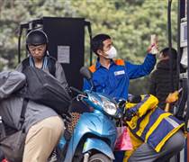 Giá xăng dầu hôm nay 4/1: Chưa ngừng đà đi xuống