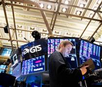 Dòng tiền xoay trục trên Phố Wall