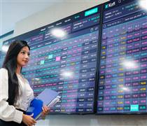 Điểm tên hàng loạt cổ phiếu quay về giá cũ sau 5 năm