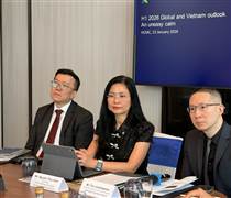 Standard Chartered: Tăng trưởng năm 2026 chờ tín hiệu từ đàm phán thuế quan