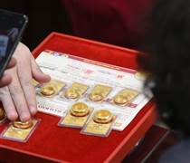 Giá vàng đột ngột lập đỉnh chưa từng có ở Việt Nam sau một tuyên bố của Tổng thống Trump