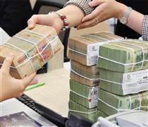 Tăng lãi suất, các ngân hàng hút tiền gửi