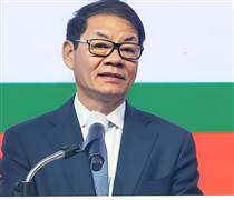 Tỷ phú Trần Bá Dương là ai mà sẵn sàng cho bầu Đức vay 2.000 tỷ không cần giấy nợ?