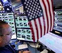 Nhà đầu tư toàn cầu đổ xô bán tháo tài sản Mỹ: Dow Jones lao dốc hơn 800 điểm, trái phiếu, USD đồng loạt giảm mạnh