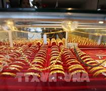 Vàng, bạc và bạch kim đồng loạt lập đỉnh mới