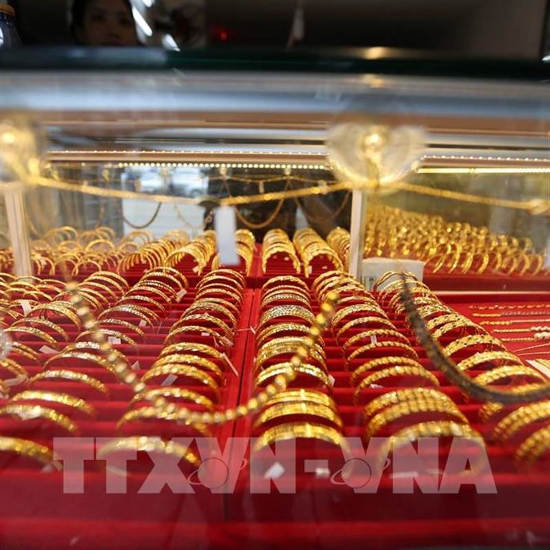 Vàng, bạc và bạch kim đồng loạt lập đỉnh mới