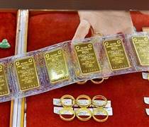 Vàng đã vượt mốc 170 triệu đồng/lượng: Người đàn ông Hà Nội mua 2 cây vàng với giá 300 triệu, sau đó phải vội báo công an