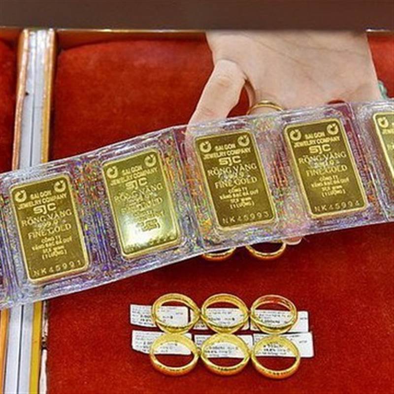 Vàng đã vượt mốc 170 triệu đồng/lượng: Người đàn ông Hà Nội mua 2 cây vàng với giá 300 triệu, sau đó phải vội báo công an