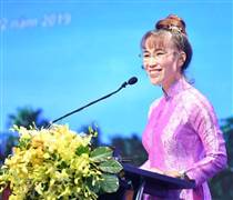 VJC: Cả thị trường đỏ lửa, vì đâu Vietjet của tỷ phú Nguyễn Thị Phương Thảo ngược dòng tím lịm?