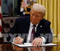 Tổng thống Mỹ D. Trump dọa áp thuế 100% với hàng hóa Canada