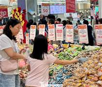 Giá cả 'leo thang' theo Tết