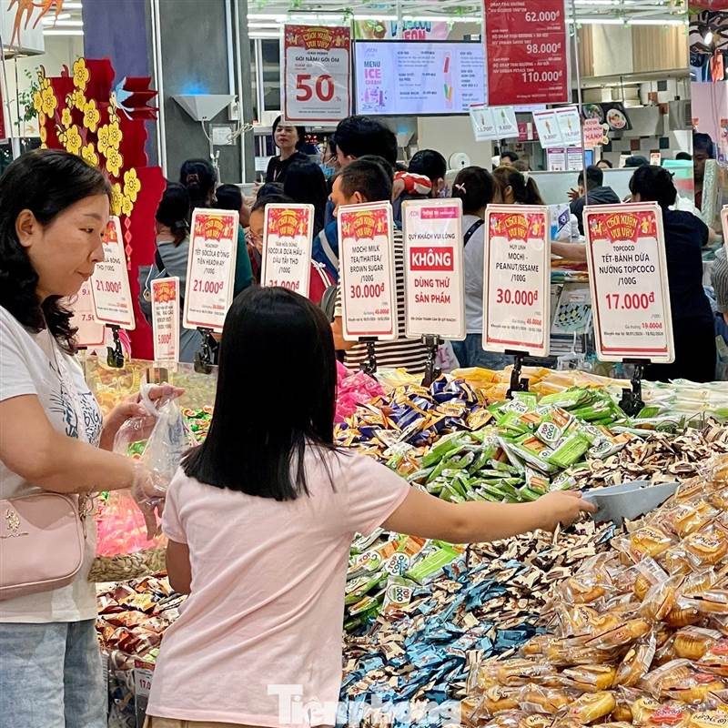 Giá cả 'leo thang' theo Tết