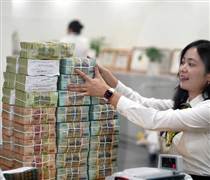 Ngân hàng tăng huy động, lãi suất ở mức cao