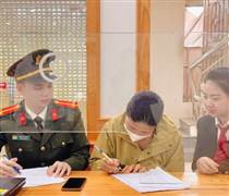 Người phụ nữ SN 1960 tới NH Agribank làm thủ tục vay 200 triệu đồng, lực lượng công an lập tức ngăn chặn