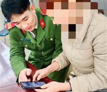 Con gái ở Nhật Bản báo chuyển khoản thành công 140 triệu đồng, mẹ kiểm tra tài khoản rồi báo luôn công an xã