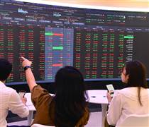 VN-Index tìm điểm cân bằng khi dòng tiền luân chuyển