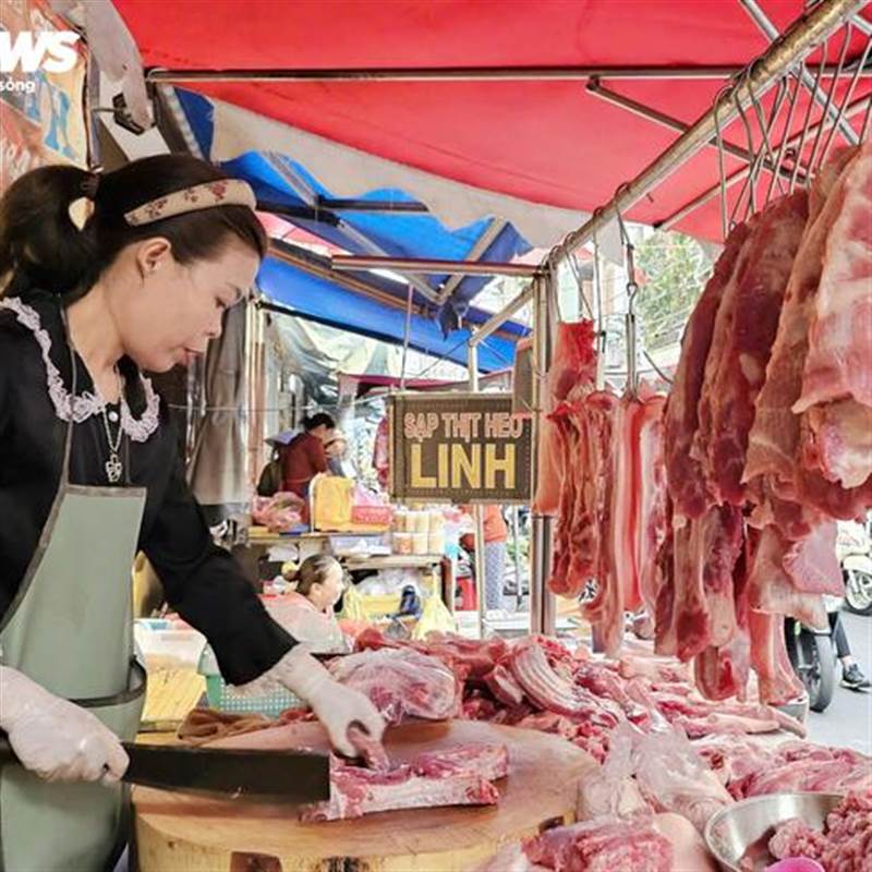 Chưa kịp sắm Tết, bà nội trợ đã ‘đau đầu’ vì giá thịt, trứng