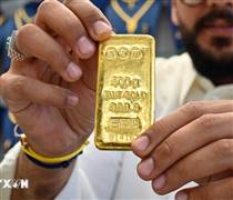 Giá vàng tạm “dừng chân” ở mức 4.889 USD một ounce