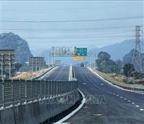 Sẵn sàng vận hành hệ thống thu phí điện tử không dừng trên 5 cao tốc phía Đông