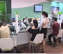 Từ tháng sau, Vietcombank, VietinBank, Agribank, BIDV... sẽ ngừng toàn bộ giao dịch chuyển khoản, nạp rút tiền qua ứng dụng đối những khách hàng này