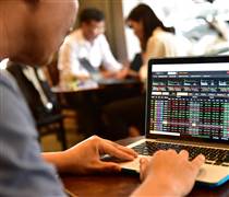 Thị trường chứng khoán tháng 2: Dòng tiền về đâu?