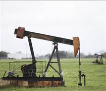 Giá dầu giảm hơn 1 USD khi nỗi lo nguồn cung dịu bớt