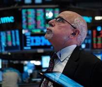 Phiên 10/2: Khối ngoại "tung" gần 1.000 tỷ đồng mua ròng, đột biến tại một mã ngân hàng