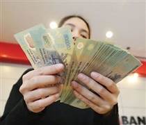 Tài chính tuần qua: Lãi suất liên ngân hàng giảm mạnh, loạt lãnh đạo Eximbank xin từ nhiệm