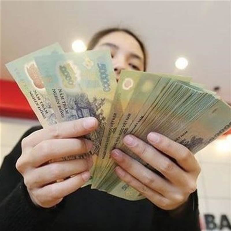 Tài chính tuần qua: Lãi suất liên ngân hàng giảm mạnh, loạt lãnh đạo Eximbank xin từ nhiệm