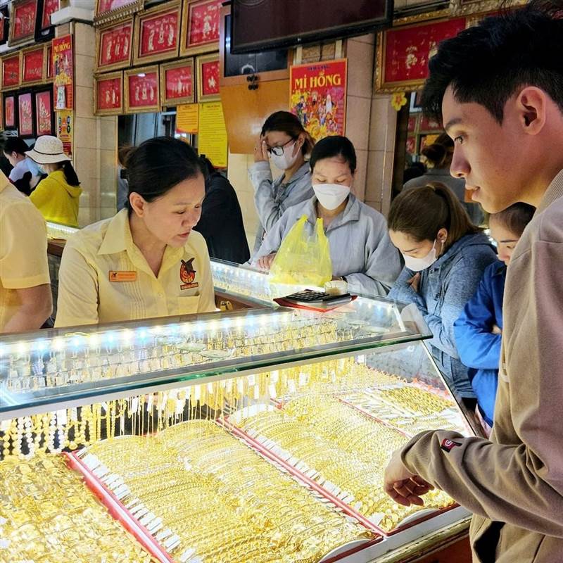 Lịch nghỉ Tết của các tiệm vàng: Đa số đóng cửa đến mùng 6, riêng hai cửa hàng vẫn mở bán xuyên Tết