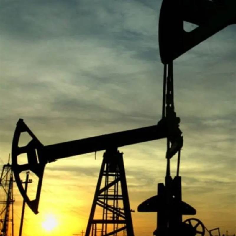 Thị trường ngày 15/2: Áp lực cổ phiếu công nghệ, dầu và vàng đều phục hồi nhẹ, ca cao chạm đáy nhiều năm