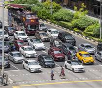 Kỳ lạ quốc gia bội thu thuế từ ô tô, tiền thu được vượt cả GDP một nước, người dân không dám than phiền