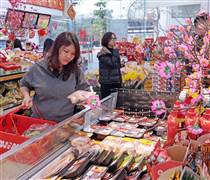 Qua đỉnh mua sắm, giá hàng hóa mùng 1 Tết dự kiến giữ ổn định