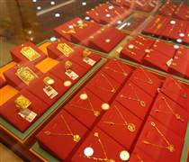 Giá vàng hôm nay (17-2): Giá vàng thế giới trượt khỏi mốc 5.000 USD/ounce