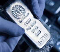 Thế lực nắm hơn 15.000 tấn bạc liên tục bán ra ở thời điểm nhạy cảm