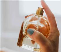 Triệt phá nhà máy sản xuất nước hoa giả lớn tại châu Âu