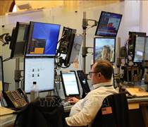 Chứng khoán Mỹ khởi sắc nhờ phán quyết thuế quan và chờ đợi 'phép thử' AI