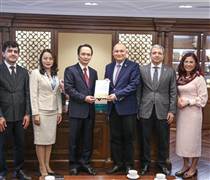 Đại sứ Đặc mệnh Kazakhstan, Azerbaijan cùng lãnh đạo Hiệp hội VINEN chúc tết Tập đoàn FLC