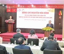 Phó Thủ tướng Thường trực Nguyễn Hòa Bình định hướng tăng trưởng bền vững của ngành cao su